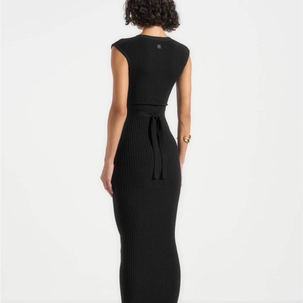 Black Ribbed Button-Front V-Neck Maxi Dress - Picture 6 of 8